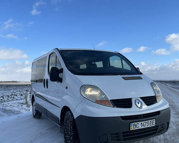 Белый Рено Трафик, объемом двигателя 2 л и пробегом 151 тыс. км за 7500 $, фото 1 на Automoto.ua