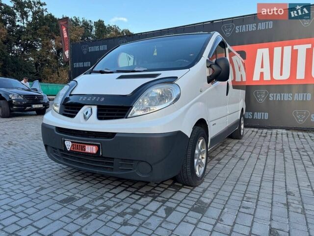 Белый Рено Трафик, объемом двигателя 2 л и пробегом 373 тыс. км за 8700 $, фото 1 на Automoto.ua