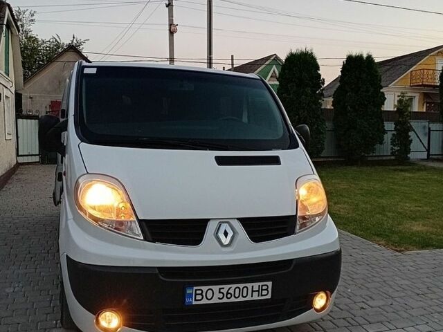 Белый Рено Трафик, объемом двигателя 2 л и пробегом 309 тыс. км за 8000 $, фото 1 на Automoto.ua