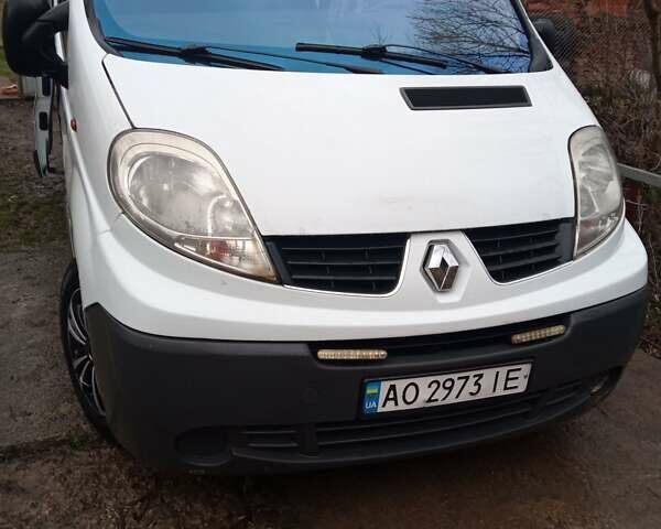 Белый Рено Трафик, объемом двигателя 1.87 л и пробегом 291 тыс. км за 7000 $, фото 1 на Automoto.ua