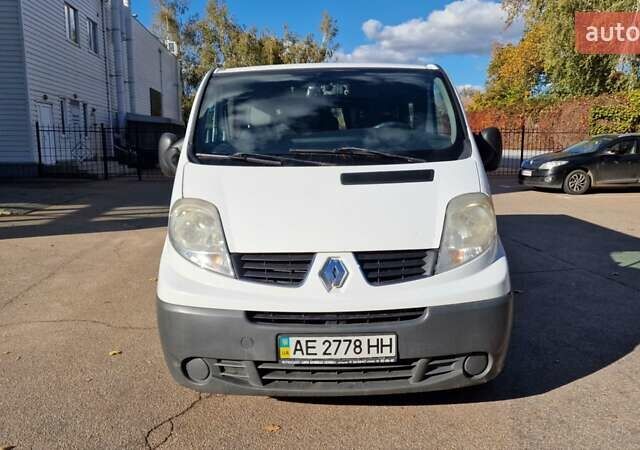 Белый Рено Трафик, объемом двигателя 2 л и пробегом 243 тыс. км за 6700 $, фото 1 на Automoto.ua