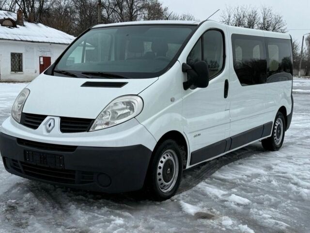 Белый Рено Трафик, объемом двигателя 2 л и пробегом 180 тыс. км за 9500 $, фото 1 на Automoto.ua