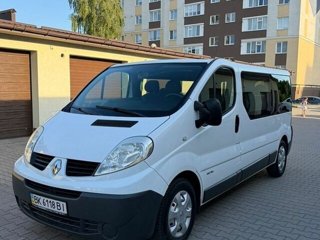 Белый Рено Трафик, объемом двигателя 2 л и пробегом 285 тыс. км за 9350 $, фото 1 на Automoto.ua