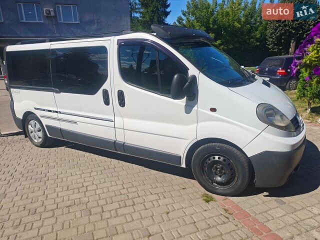 Белый Рено Трафик, объемом двигателя 2 л и пробегом 399 тыс. км за 8000 $, фото 1 на Automoto.ua