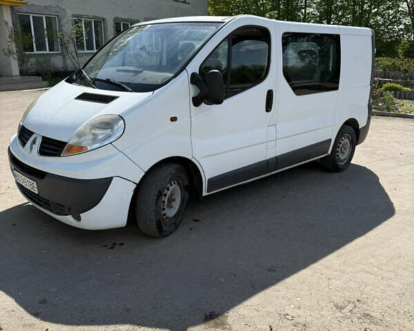 Белый Рено Трафик, объемом двигателя 2 л и пробегом 220 тыс. км за 7400 $, фото 1 на Automoto.ua