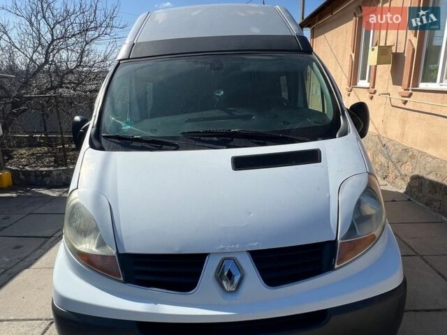 Белый Рено Трафик, объемом двигателя 2 л и пробегом 418 тыс. км за 8500 $, фото 1 на Automoto.ua