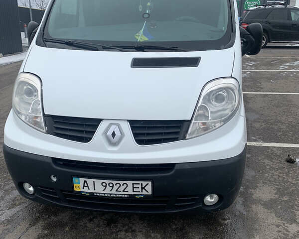 Білий Рено Трафік, об'ємом двигуна 2 л та пробігом 750 тис. км за 9000 $, фото 1 на Automoto.ua