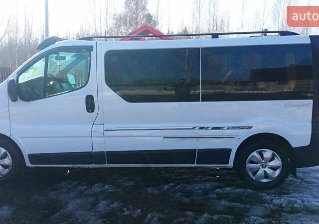 Білий Рено Трафік, об'ємом двигуна 2 л та пробігом 380 тис. км за 8600 $, фото 1 на Automoto.ua