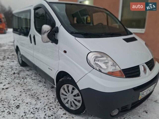 Белый Рено Трафик, объемом двигателя 2 л и пробегом 221 тыс. км за 8600 $, фото 1 на Automoto.ua