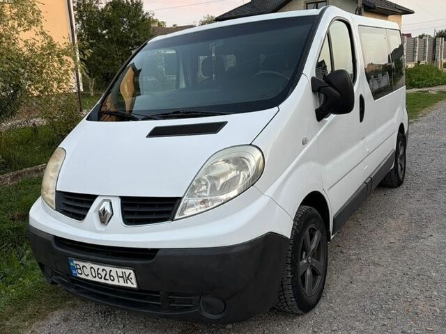 Білий Рено Трафік, об'ємом двигуна 2 л та пробігом 236 тис. км за 8500 $, фото 1 на Automoto.ua