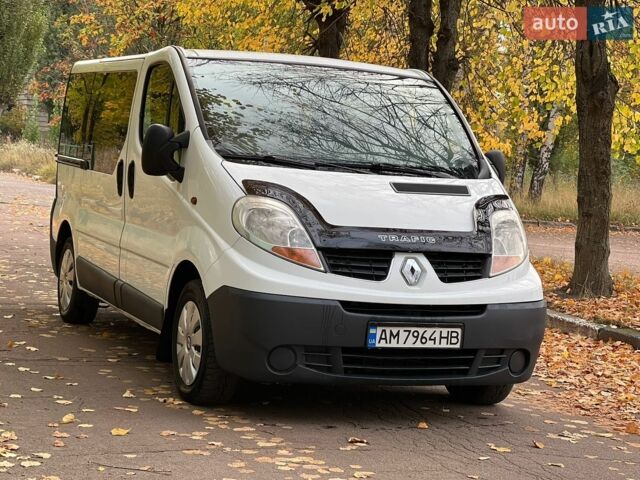 Білий Рено Трафік, об'ємом двигуна 2 л та пробігом 350 тис. км за 7999 $, фото 1 на Automoto.ua