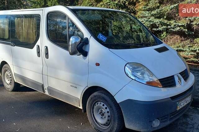 Белый Рено Трафик, объемом двигателя 2 л и пробегом 220 тыс. км за 7200 $, фото 1 на Automoto.ua