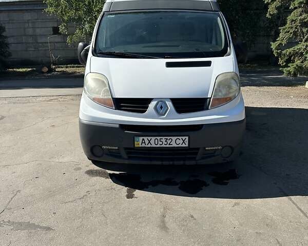 Белый Рено Трафик, объемом двигателя 2 л и пробегом 360 тыс. км за 7000 $, фото 1 на Automoto.ua