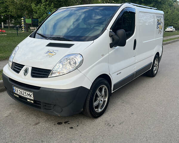 Білий Рено Трафік, об'ємом двигуна 2.46 л та пробігом 347 тис. км за 9000 $, фото 1 на Automoto.ua