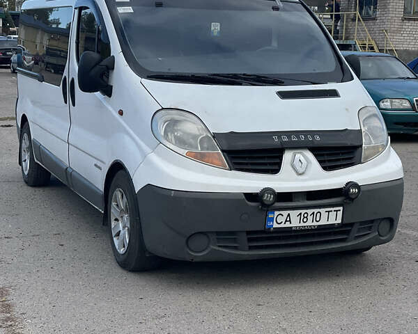 Белый Рено Трафик, объемом двигателя 2.5 л и пробегом 503 тыс. км за 7000 $, фото 1 на Automoto.ua