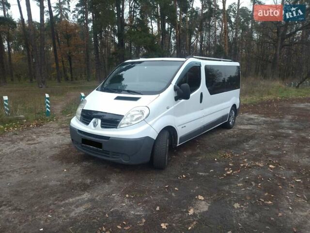 Белый Рено Трафик, объемом двигателя 2 л и пробегом 311 тыс. км за 7600 $, фото 1 на Automoto.ua