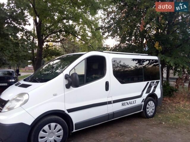 Белый Рено Трафик, объемом двигателя 2 л и пробегом 400 тыс. км за 7300 $, фото 1 на Automoto.ua