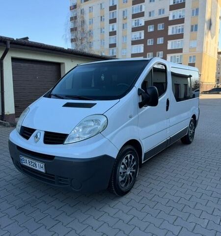 Белый Рено Трафик, объемом двигателя 2 л и пробегом 269 тыс. км за 8600 $, фото 1 на Automoto.ua