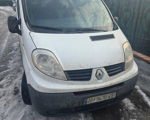 Белый Рено Трафик, объемом двигателя 2 л и пробегом 418 тыс. км за 9500 $, фото 1 на Automoto.ua