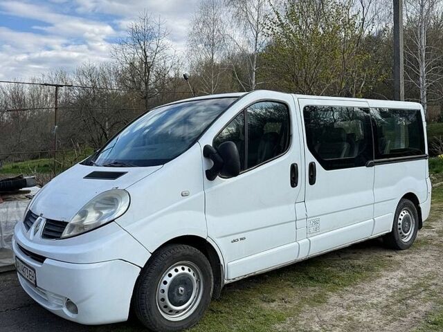 Белый Рено Трафик, объемом двигателя 2 л и пробегом 205 тыс. км за 8500 $, фото 1 на Automoto.ua