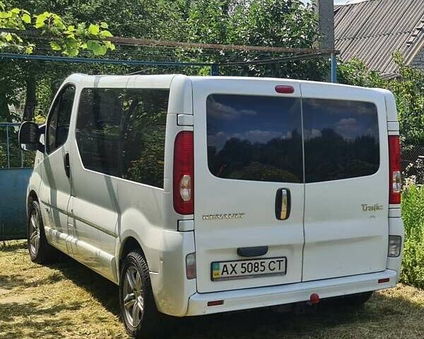Белый Рено Трафик, объемом двигателя 2 л и пробегом 282 тыс. км за 8800 $, фото 1 на Automoto.ua