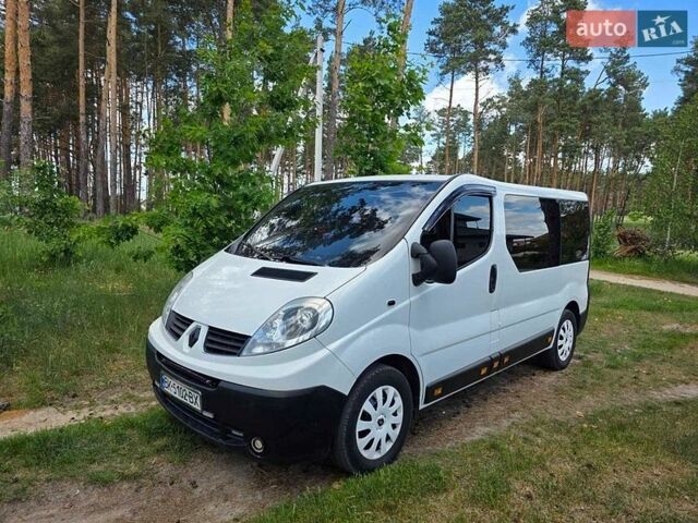 Белый Рено Трафик, объемом двигателя 2 л и пробегом 297 тыс. км за 10100 $, фото 1 на Automoto.ua