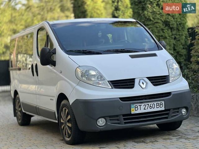 Белый Рено Трафик, объемом двигателя 2 л и пробегом 262 тыс. км за 8200 $, фото 1 на Automoto.ua
