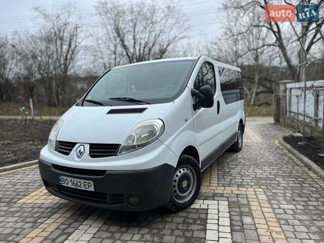 Белый Рено Трафик, объемом двигателя 2 л и пробегом 320 тыс. км за 8400 $, фото 1 на Automoto.ua