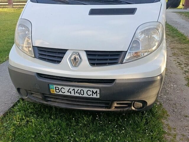 Белый Рено Трафик, объемом двигателя 0 л и пробегом 303 тыс. км за 8200 $, фото 1 на Automoto.ua