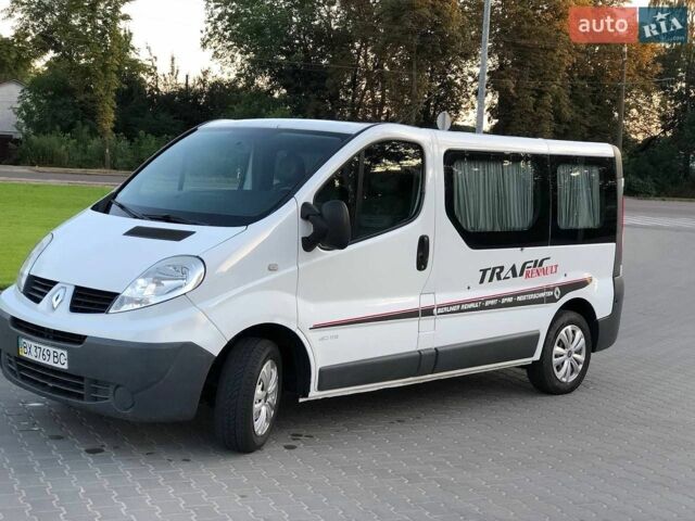 Белый Рено Трафик, объемом двигателя 2 л и пробегом 206 тыс. км за 7999 $, фото 1 на Automoto.ua