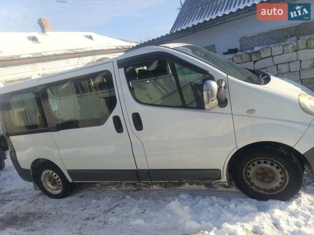 Белый Рено Трафик, объемом двигателя 2 л и пробегом 372 тыс. км за 9000 $, фото 1 на Automoto.ua