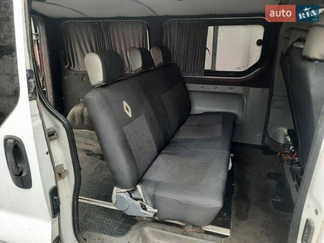 Білий Рено Трафік, об'ємом двигуна 2 л та пробігом 243 тис. км за 9700 $, фото 1 на Automoto.ua