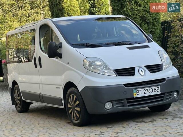 Белый Рено Трафик, объемом двигателя 2 л и пробегом 262 тыс. км за 7900 $, фото 1 на Automoto.ua