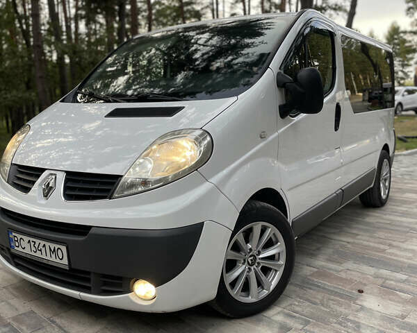 Білий Рено Трафік, об'ємом двигуна 2 л та пробігом 277 тис. км за 10500 $, фото 1 на Automoto.ua