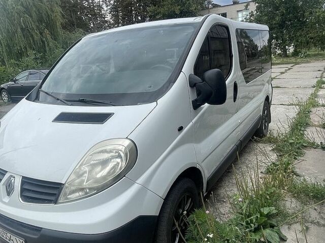 Белый Рено Трафик, объемом двигателя 2 л и пробегом 261 тыс. км за 8000 $, фото 1 на Automoto.ua