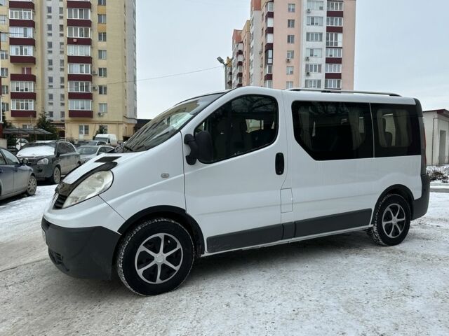 Белый Рено Трафик, объемом двигателя 2 л и пробегом 206 тыс. км за 8900 $, фото 1 на Automoto.ua