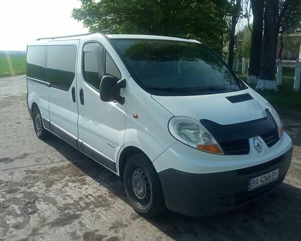Белый Рено Трафик, объемом двигателя 2 л и пробегом 267 тыс. км за 9500 $, фото 1 на Automoto.ua