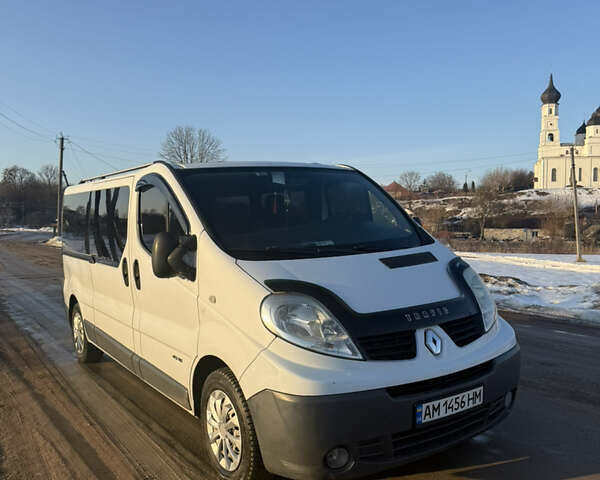 Белый Рено Трафик, объемом двигателя 2 л и пробегом 247 тыс. км за 8700 $, фото 1 на Automoto.ua
