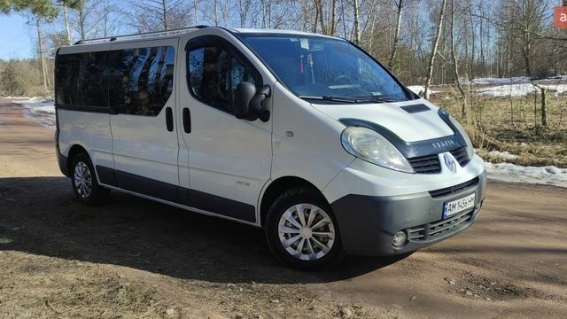 Белый Рено Трафик, объемом двигателя 2 л и пробегом 248 тыс. км за 9200 $, фото 1 на Automoto.ua