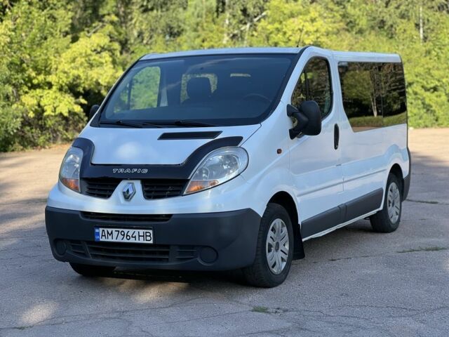 Білий Рено Трафік, об'ємом двигуна 2 л та пробігом 300 тис. км за 8038 $, фото 1 на Automoto.ua