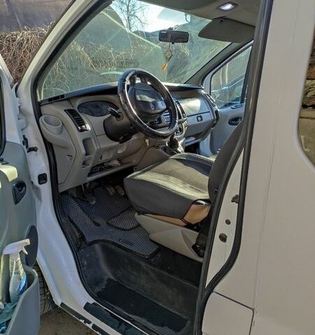 Білий Рено Трафік, об'ємом двигуна 2 л та пробігом 305 тис. км за 7700 $, фото 1 на Automoto.ua