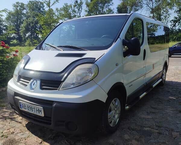 Белый Рено Трафик, объемом двигателя 2 л и пробегом 385 тыс. км за 11500 $, фото 1 на Automoto.ua