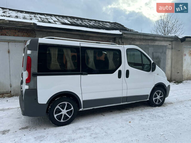 Білий Рено Трафік, об'ємом двигуна 2 л та пробігом 206 тис. км за 9100 $, фото 1 на Automoto.ua