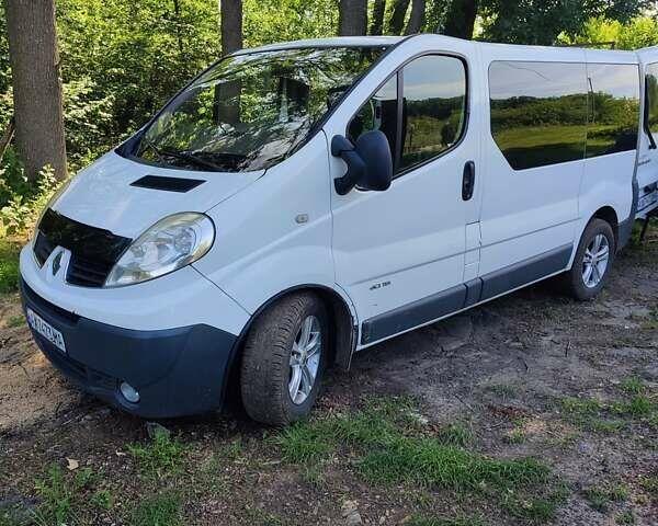 Белый Рено Трафик, объемом двигателя 2 л и пробегом 275 тыс. км за 8500 $, фото 1 на Automoto.ua