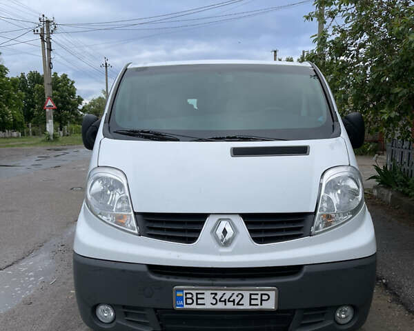 Белый Рено Трафик, объемом двигателя 2 л и пробегом 379 тыс. км за 7400 $, фото 1 на Automoto.ua