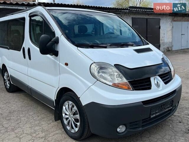 Белый Рено Трафик, объемом двигателя 2 л и пробегом 250 тыс. км за 8650 $, фото 1 на Automoto.ua