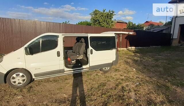 Белый Рено Трафик, объемом двигателя 2 л и пробегом 500 тыс. км за 9300 $, фото 1 на Automoto.ua