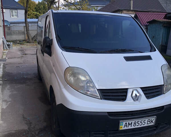 Білий Рено Трафік, об'ємом двигуна 2 л та пробігом 330 тис. км за 7500 $, фото 1 на Automoto.ua