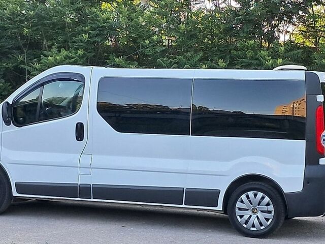 Белый Рено Трафик, объемом двигателя 2 л и пробегом 250 тыс. км за 9300 $, фото 1 на Automoto.ua