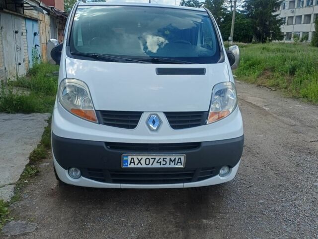 Белый Рено Трафик, объемом двигателя 2 л и пробегом 325 тыс. км за 10500 $, фото 1 на Automoto.ua